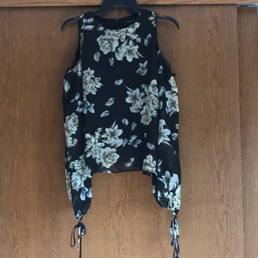 Flower sheer blouse with cut shoulders